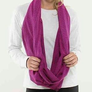 Lululemon vinyasa scarf - magenta and eggplant